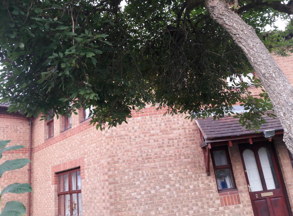 Oldbrook Accommodation 米尔顿凯恩斯 外观 照片